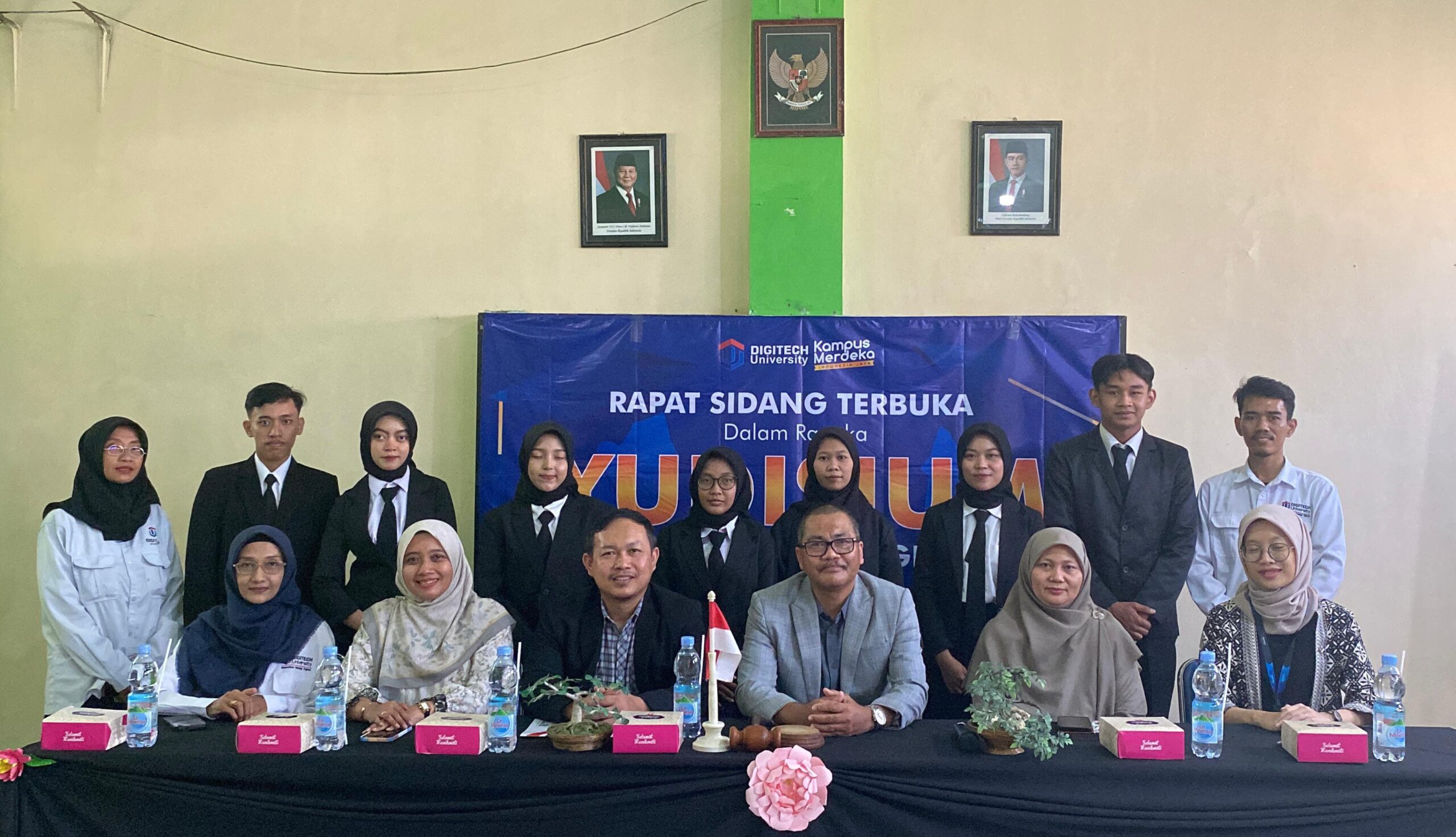 Mahasiswa Digitech University Tingkat Akhir Menerima SK Kelulusan Rektor Melalui Kegiatan Upacara Yudisium Mahasiswa Digitech University Tingkat Akhir Menerima SK Kelulusan Rektor Melalui Kegiatan Upacara Yudisium