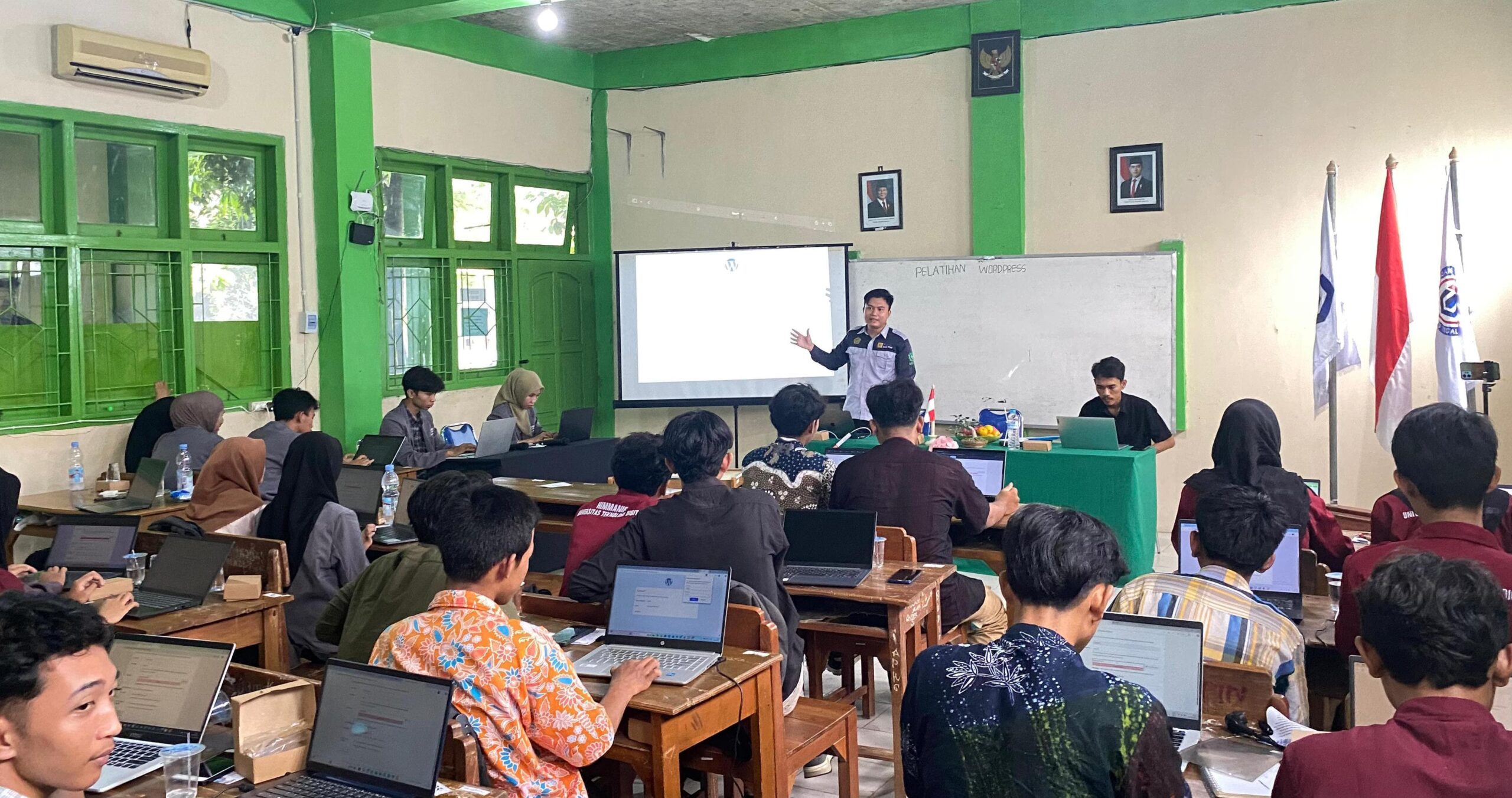HIMMANIF UTD PSDKU Jakarta mengadakan Pelatihan bertema Pembuatan Website